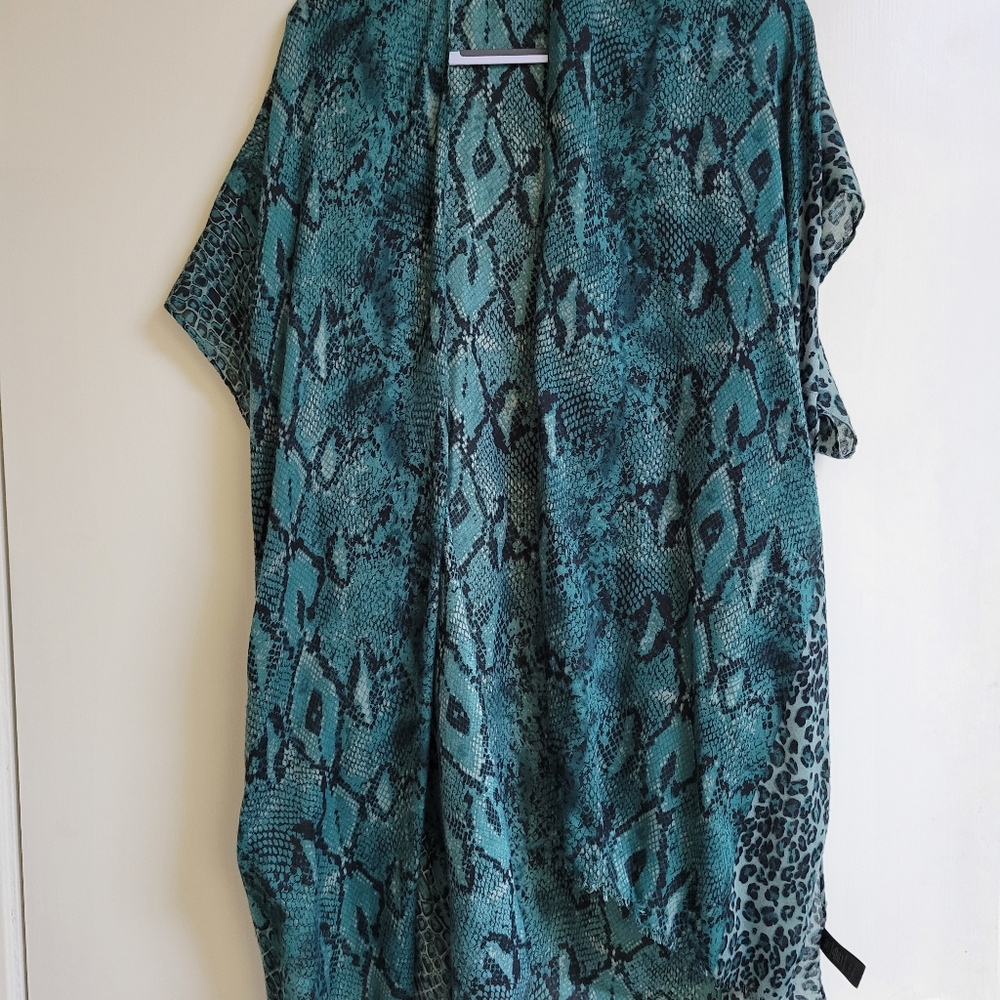 Bundle 16 Kimonos , Shawl, Duster - Picture 14 of 16